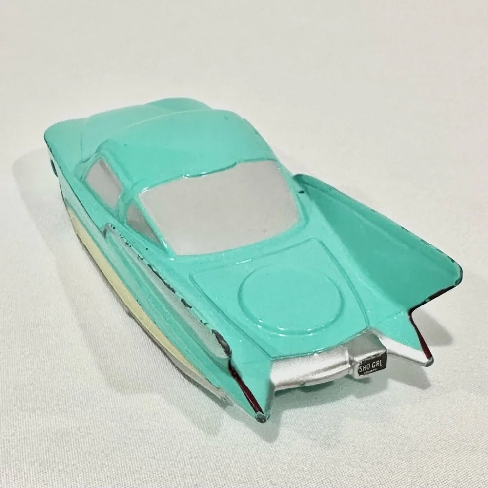 Disney Store Cars 1:43 Deluxe Die-cast Flo & Ramone